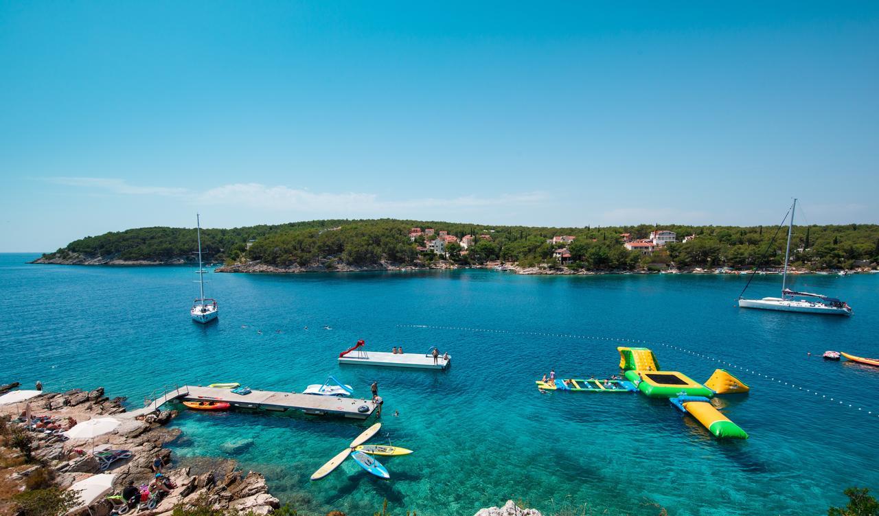 Complex Gava Waterman Milna (Brac)
