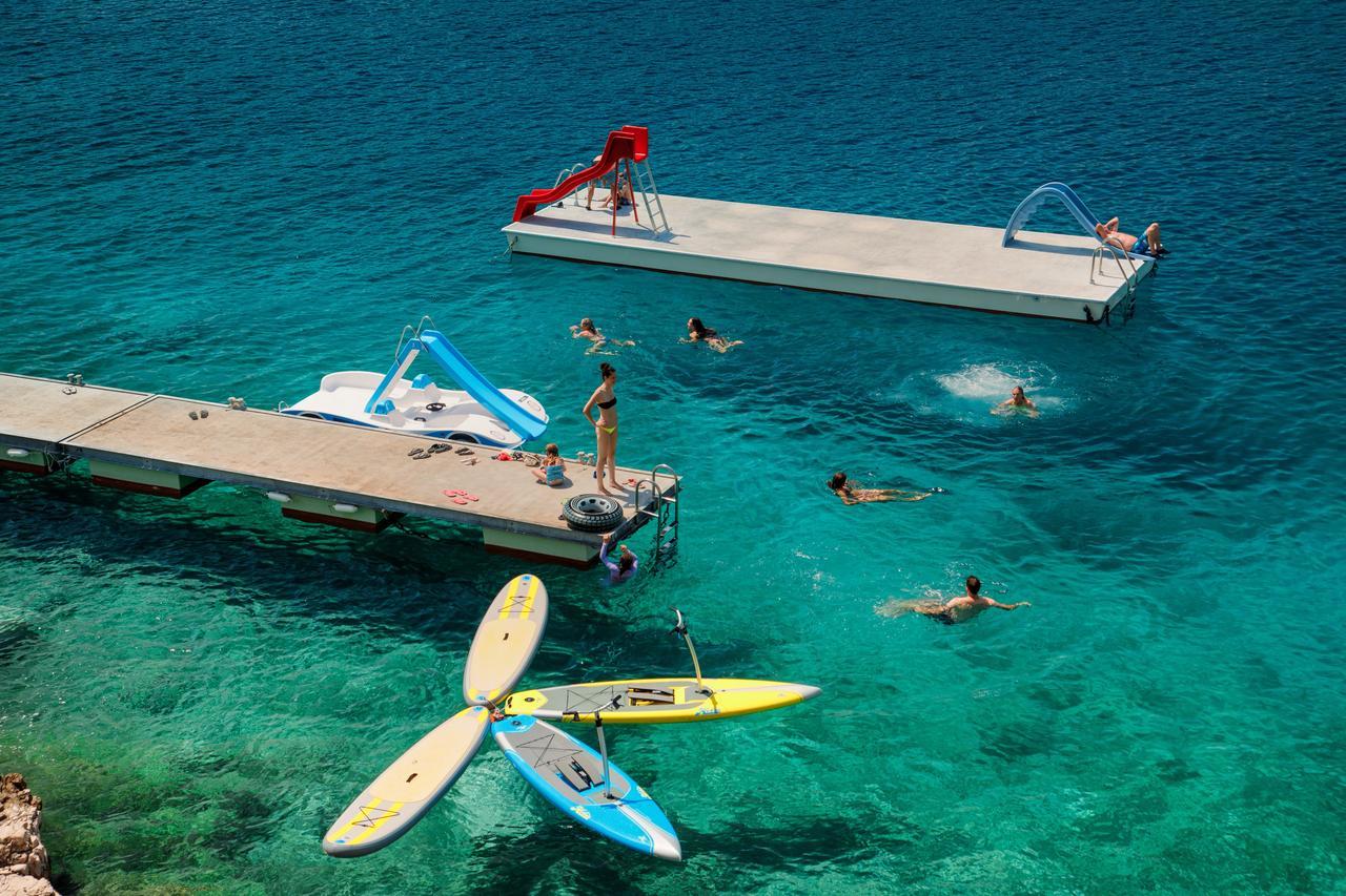 Complex Gava Waterman Milna (Brac)